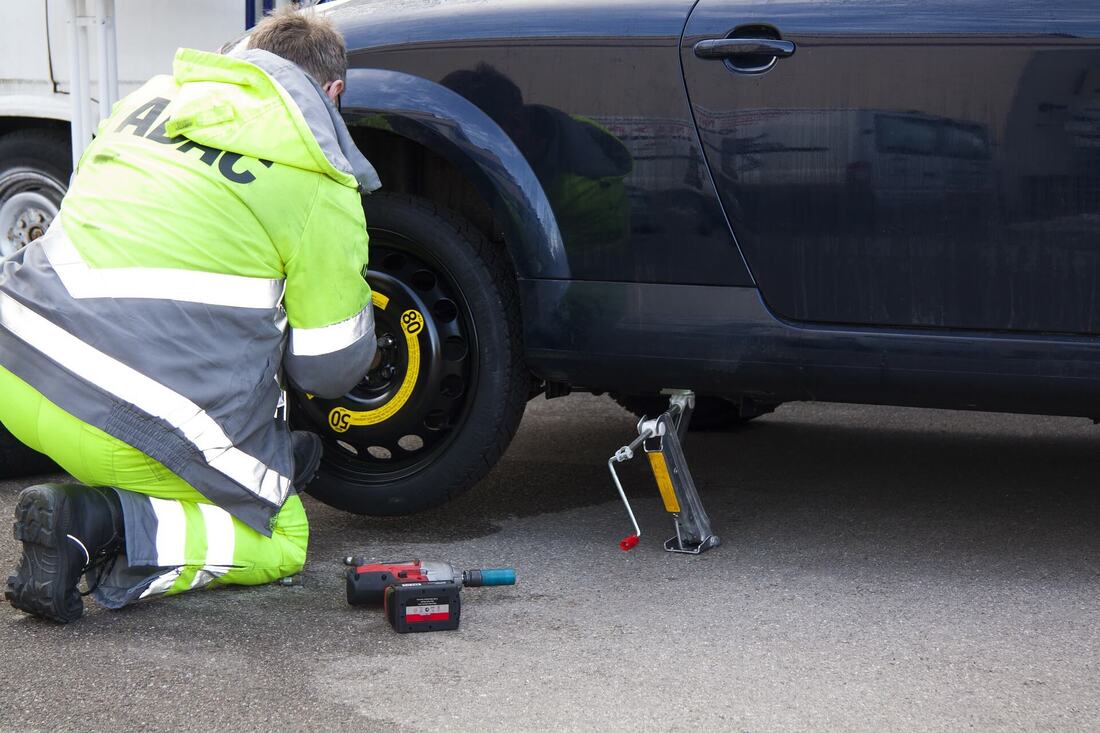 flat tire change and replacement